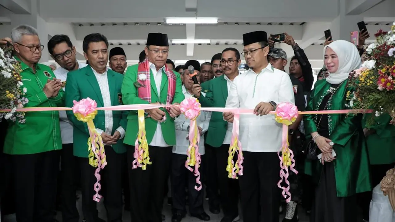 Plt Ketua Umum Partai Persatuan Pembangunan (PPP) Muhamad Mardiono meresmikan kantor Dewan Pimpinan Wilayah (DPW) PPP Sulawesi Selatan (Sulsel), di Jalan Sungai Saddang Lama, Kota Makassar (Istimewa)