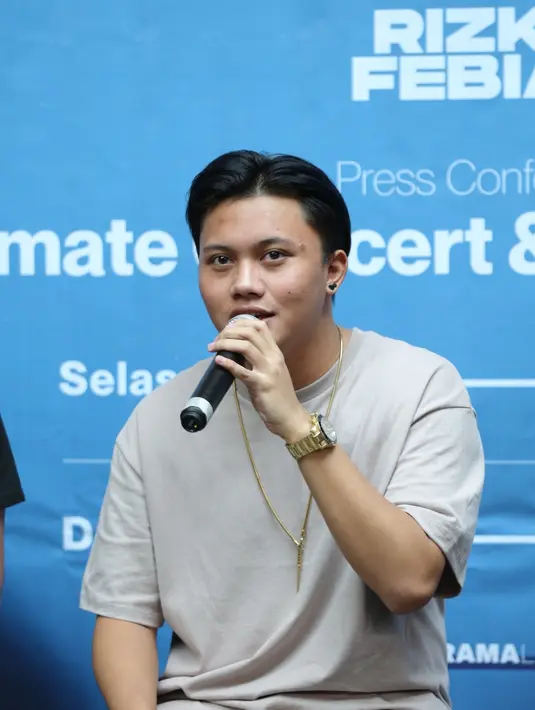 Ditemui saat konferensi pers Intimate Concert and Announcement Brand New Single Rizky Febian di kawasan Melawai, Jumat (7/2/2020), Iky menjanjikan akan menyuguhkan sesuatu yang spesial nantinya. (Daniel Kampua/Fimela.com)