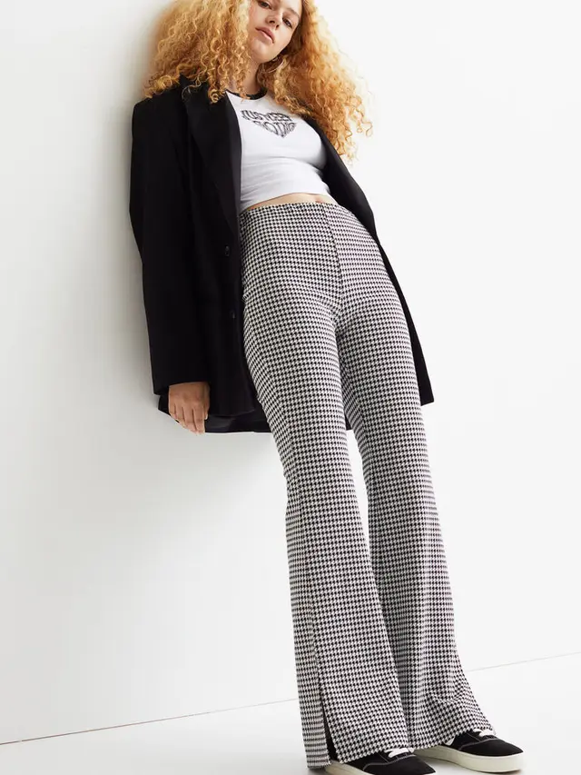 2. Straight Pants dan High Waisted Pants