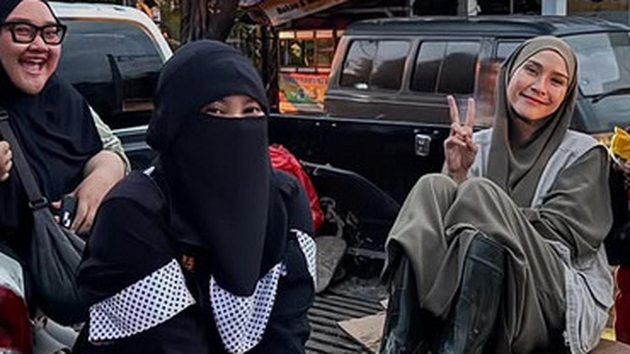 Zaskia Adya Mecca Galang Dana Untuk Korban Banjir Bekasi, Turun Langsung Beri Bantuan Hingga Buat Posko