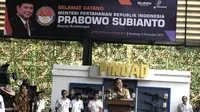 Menhan Prabowo kunjungan ke PT Pindad. (Twitter Dahnil Simanjuntak)