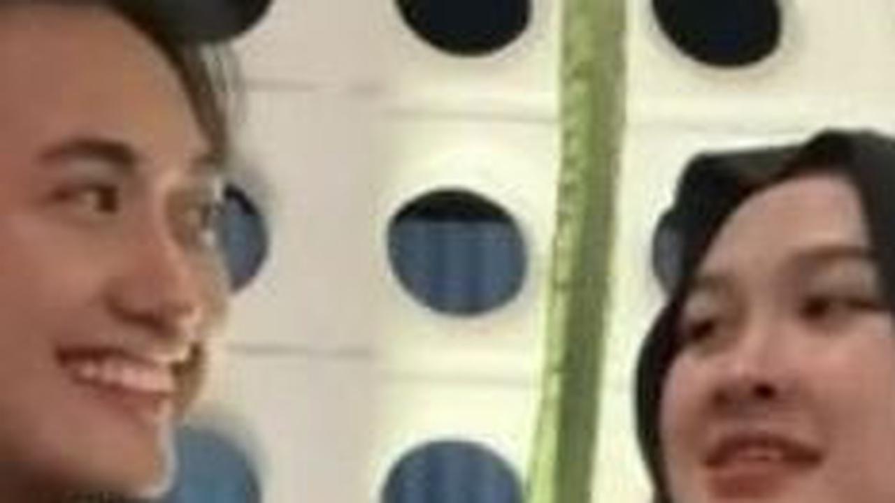 Momen Lucu Pria Lamar Kekasihnya Ini Viral, Respon Wanita Curi Perhatian