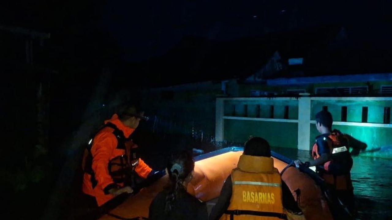 Mengejutkan! Ketinggian Air Capai 1,5 Meter, Basarnas Segera Evakuasi Warga Terjebak Banjir Tolitoli