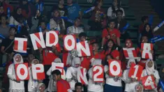 Puluhan suporter memeriahkan BCA Indonesia Open 2014 di Istora Senayan, Jakarta, Kamis (19/6/14). (Liputan6.com/Miftahul Hayat)