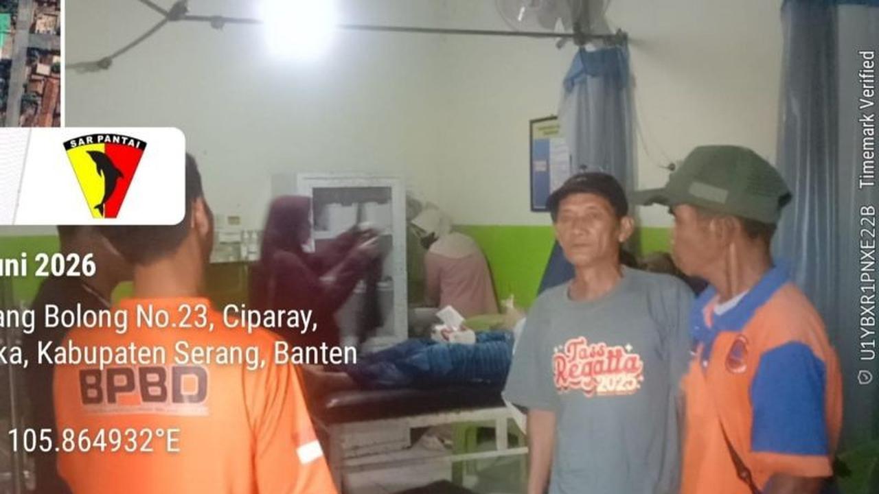 Tim SAR Berhasil Lakukan Penyelamatan Lansia Pantai Anyer yang Terseret Ombak Kuat