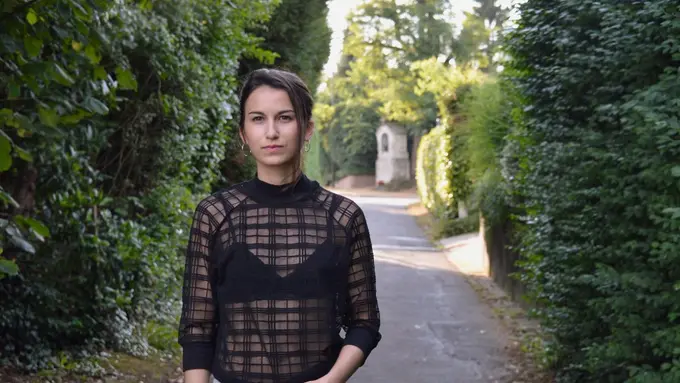 [Bintang] Semi Transparan, Simak 5 Cara Pakai Sheer Top Biar Tampak EleganSemi Transparan, Simak Sederet Cara Pakai Sheer Top Biar Tampak Elegan