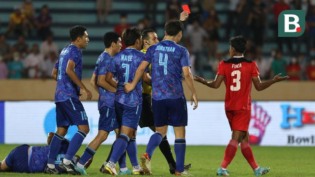 Foto: Momen Tegang ketika Timnas Indonesia Dihujani Kartu Merah saat Bentrok dengan Thailand di SEA Games 2021