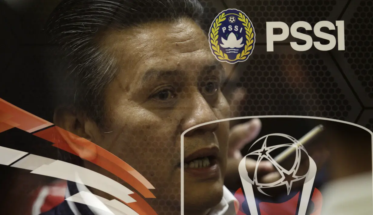 PLT Ketum PSSI, Gusti Randa, saat drawing delapan besar Piala Presiden 2019 di ruang media SUGBK, Jakarta, Selasa (19/3). Pertandingan akan berlangsung pada 29-31 Maret mendatang. (Bola.com/Yoppy Renato)