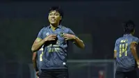 Arema FC resmi mengubah status pemain sayapnya, Feby Eka Putra, Kamis (10/6/2021). (Bola.com/Iwan Setiawan)