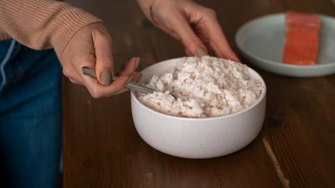 Cara Tetap Berenergi bagi yang Diet Nasi Putih saat Puasa Ramadan