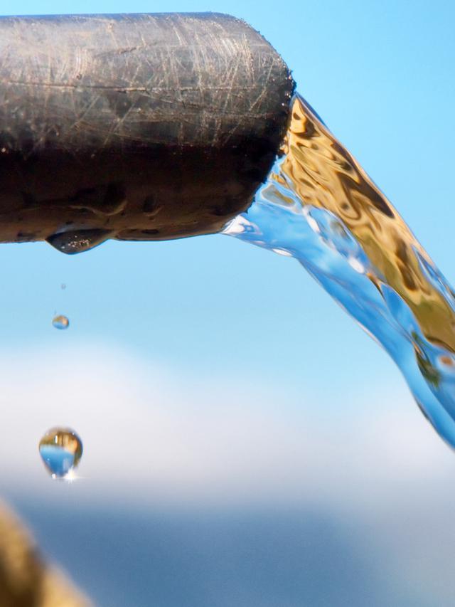 Salurkan Bantuan Air Bersih Melalui Mata Air Indosiar