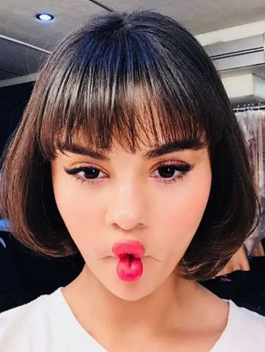 Selena Gomez memang kerap kali mengejutkan penggemar dengan megganti penampilannya. (instagram/hungvanngo)