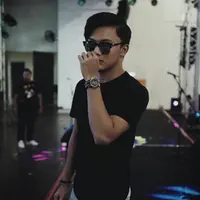 "Ikki di APM nggak nyangka, aku sama manajemen kaget tiba tiba masuk (nominasi) karena kan sebelumnya (tahun lalu) udah, jadi nggak kepikiran akan masuk ke kategori apapun," ujar Rizki Febian di kawasan SCBD, Kamis (14/9/2017). (Instagram/rizkyfbian)