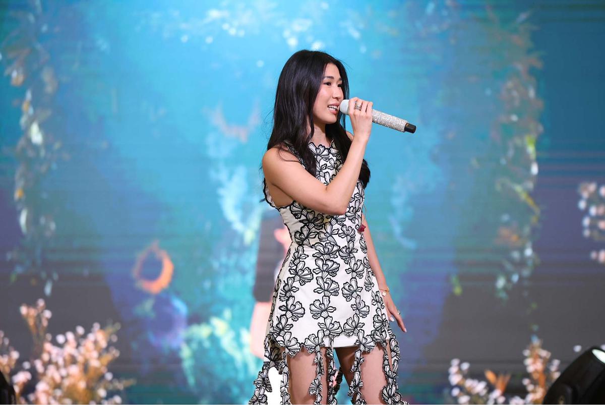FOTO: Christie Tampil Anggun di Parade Wastra Nusantara 2025