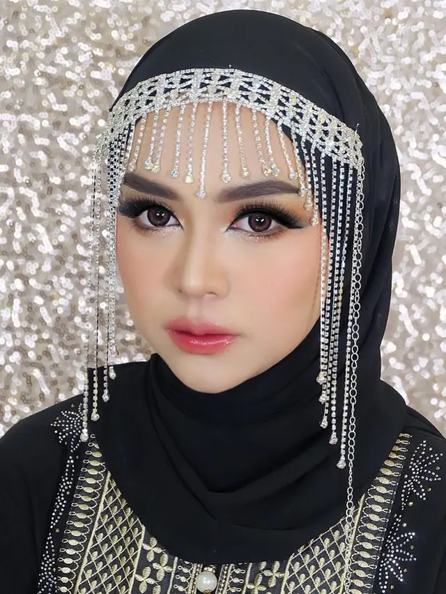 Biasa Tampil Natural, 6 Pesona Menawan Ria Ricis dengan Full Makeup yang Bikin Pangling