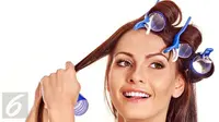 Dapatkan rambut keriting bergelombang dengan trik mudah tanpa perlu menggunakan pemanas. (Foto: iStockphoto)