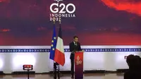 Presiden Prancis Emmanuel Macron menyampaikan pesan belasungkawa atas meninggalnya korban jiwa atas insiden serangan di Polandia (Liputan6.com/Teddy Tri Setio Berty)