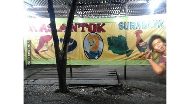 6 Spanduk Penjual Penyetan Ini Nyeleneh, Bikin Geleng Kepala