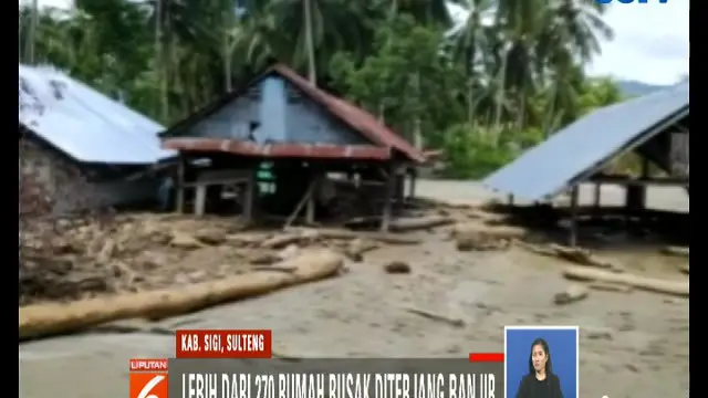 Akibat banjir, lebih dari 270 rumah warga Desa Bangga juga rusak berat dan tak bisa lagi dihuni.