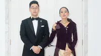 Tak seperti tahun sebelumnya, kali ini Maudy Ayunda sudah berstatus istri sehingga ia pun hadir mengajak suaminya Jesse Choi. Tampil serasi di atas red carpet, keduanya tampak begitu mesra.(Liputan6.com/IG/@maudyayunda)