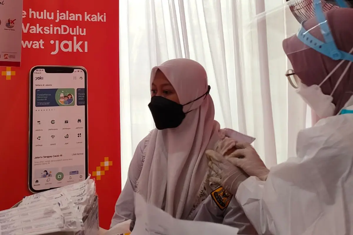 Gerakan Literasi Keuangan dan Vaksinasi untuk Pelajar
