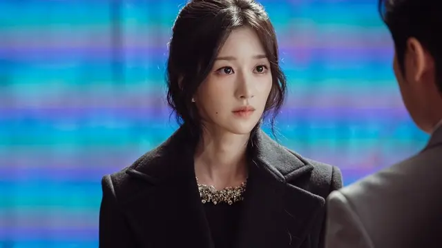 Deretan Gaya Fashion Seo Ye Ji dalam Drama Korea EVE yang Membuat Penampilannya Makin Ikonik