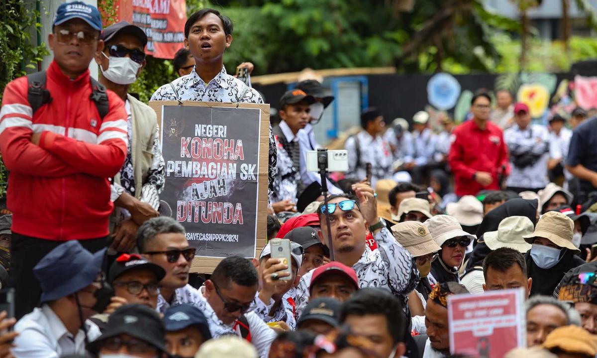 FOTO:  Aksi Ribuan Calon PPPK  Di Kantor KemenPAN-RB, Menolak Pengangkatan Oktober 2025