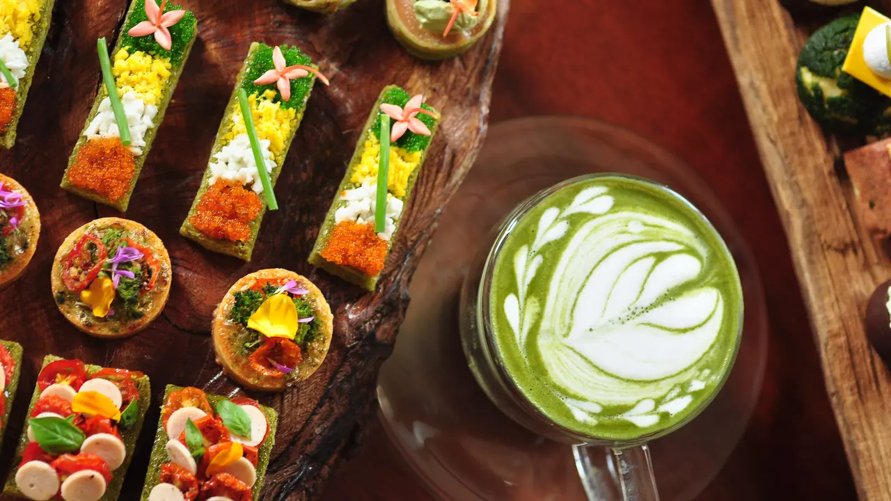 Rilekskan Tubuh dengan Minum Teh Matcha pada Sore Hari di Hotel Ini