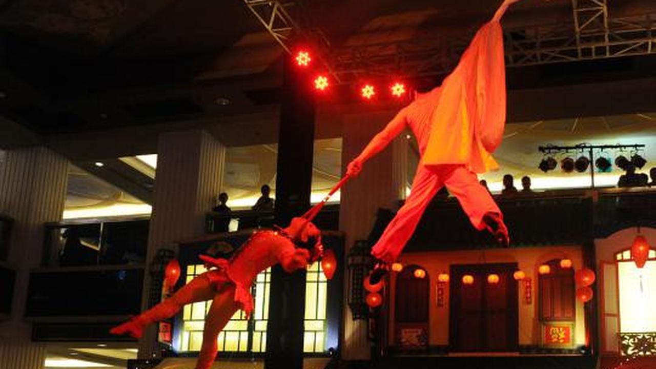 Pertunjukan sirkus di Grand Indonesia Shoping Town