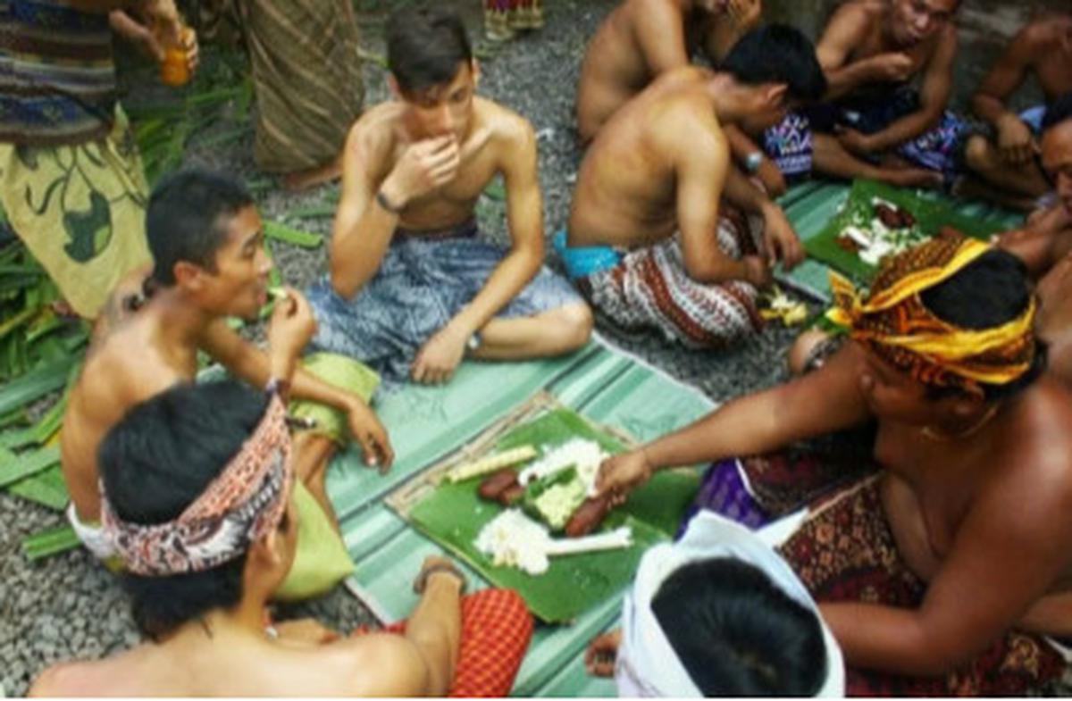Tradisi Megibung