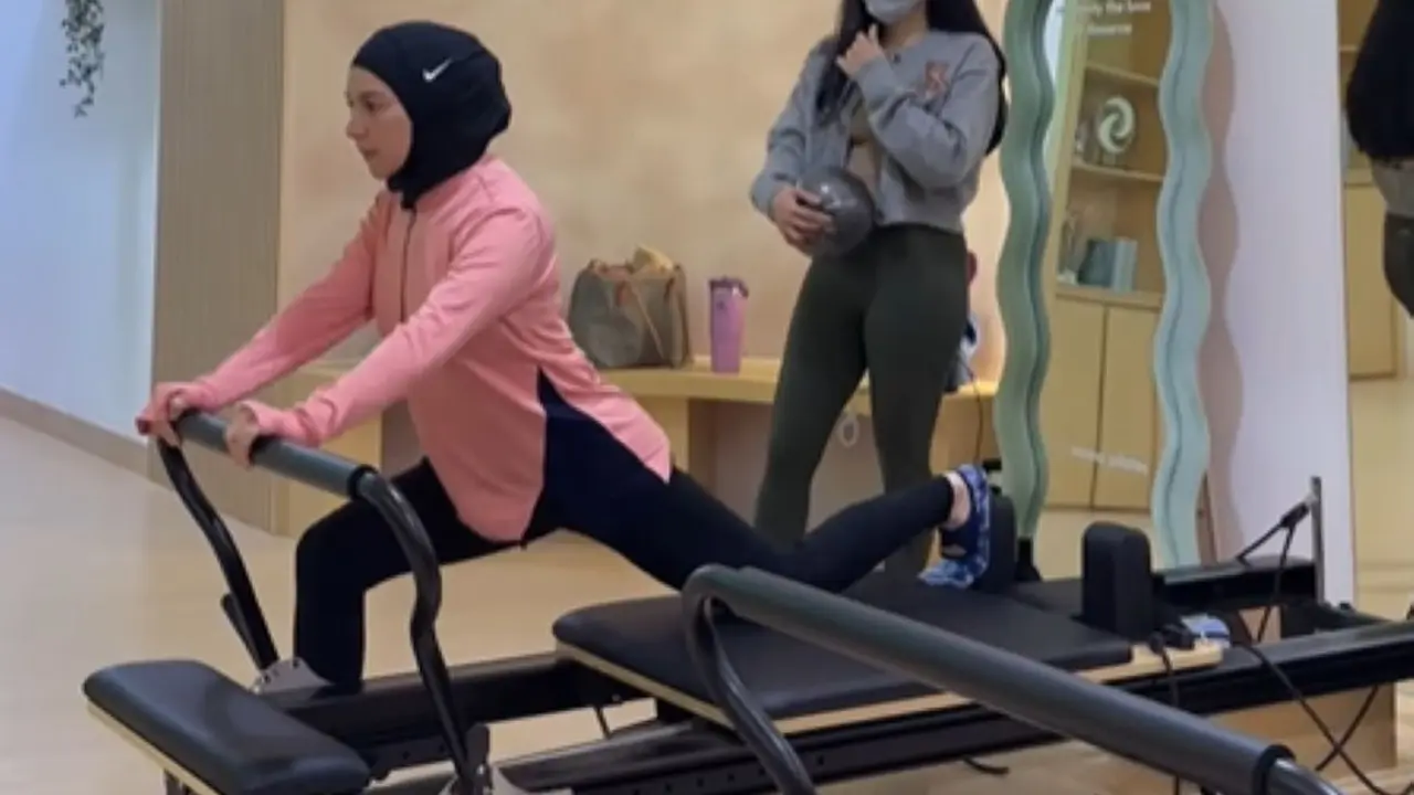 7 Inspirasi Outfit Pilates Hijab Friendly (photo by freepik.com)