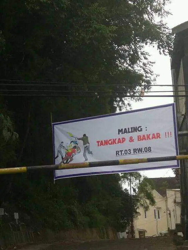7 Potret Spanduk Nyeleneh di Komplek Perumahan Ini Absurd Banget