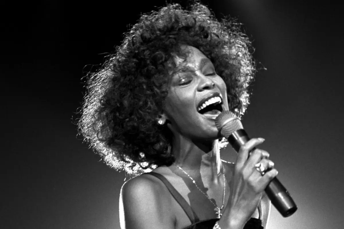 [Bintang] Whitney Houston