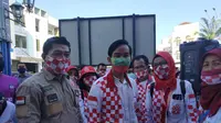 Gibran bersama ketua Relawan Solmet Silfester (kiri) pada sebuah acara. (Istimewa)