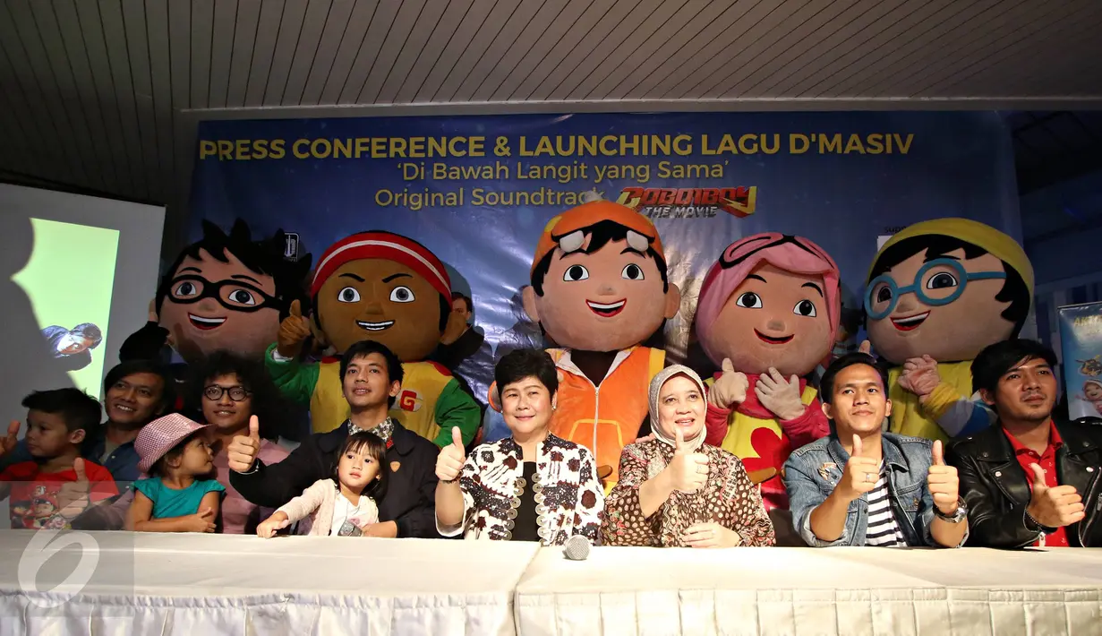 Grup band d'Masiv saat menghadiri acara launching lagu berjudul 'Di Bawah Langit yang Sama' di Jakarta, Jumat (5/2). Lagu tersebut menjadi OST film 'BoBoiBoy The Movie' serta akan dimuat dalam album kelima mereka. (Liputan6.com/Immanuel Antonius)