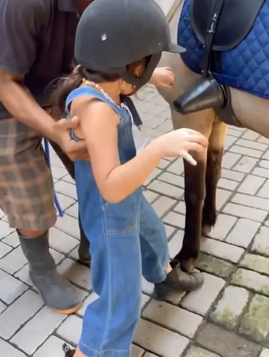 Gempi naik kuda (Instagram/gisel_la)