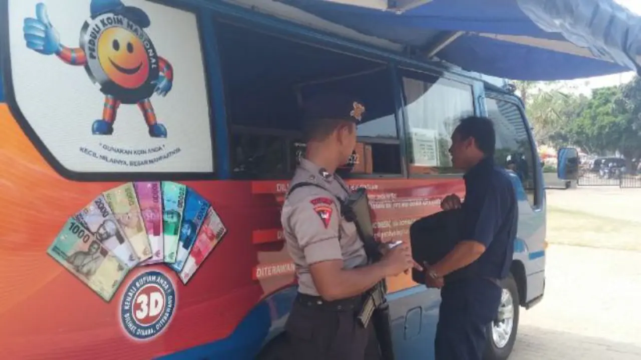 BI membuka layanan penukaran uang receh di kawasan Monas.(Septian Deny/Liputan6.com)