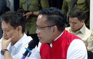 Direktur Utama PT Pertamina (Persero) Simon Aloysius Mantiri, melaporkan sejumlah langkah strategis Pertamina untuk mengupayakan kelancaran pasokan BBM dan LPG di wilayah terdampak banjir bandang Sumatera. (Foto: Pertamina)