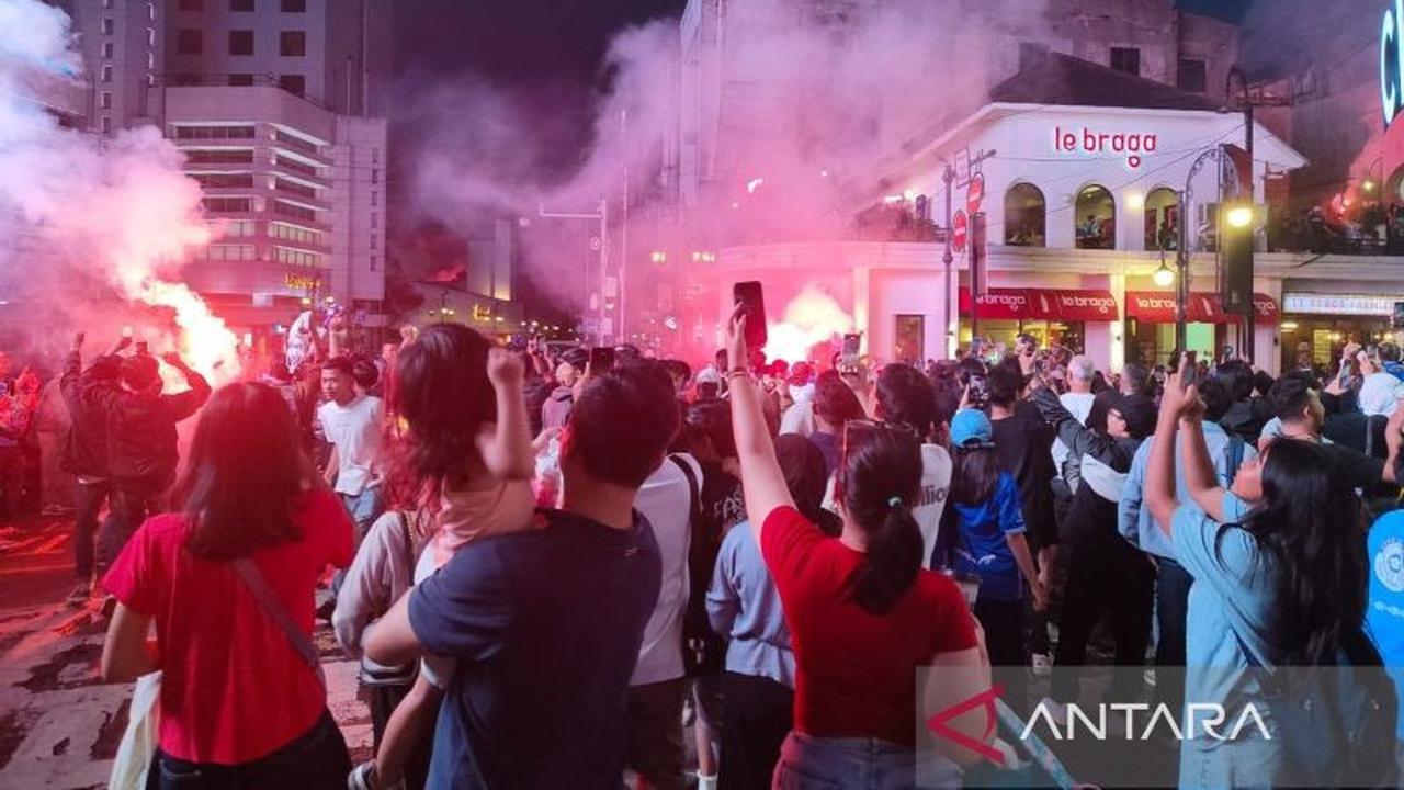 Pesta Biru di Bandung: Persib Hattrick Juara Liga, Ukir Sejarah Dominasi Tiga Musim Beruntun