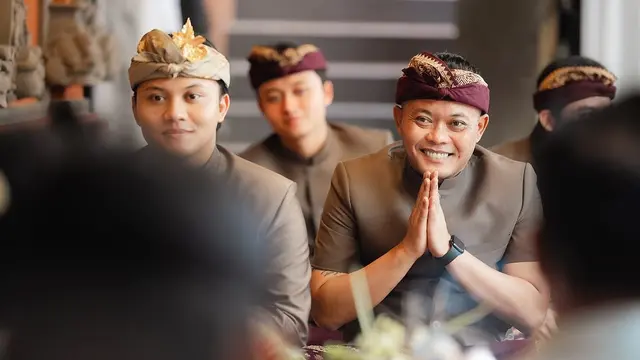 6 Potret Sule Dampingi Rizky Febian di Upacara Mepamit, Disambut Keluarga Mahalini