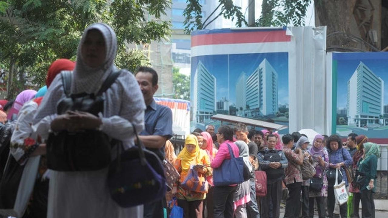 Seleksi CPNS, ratusan guru bantu DKI padati Gedung Nyi Ageng Serang