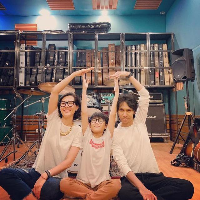 Potret Sarah Diorita Istri dari Eross Candra. (Sumber: Instagram/sarahcandra)