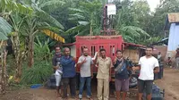 Telkomsel memasang BTS Combat 4G di Desa Woloklibang, Kecamatan Adonara Barat, NTT, yang termasuk wilayah 3T di Flores Timur (Foto: Telkomsel)