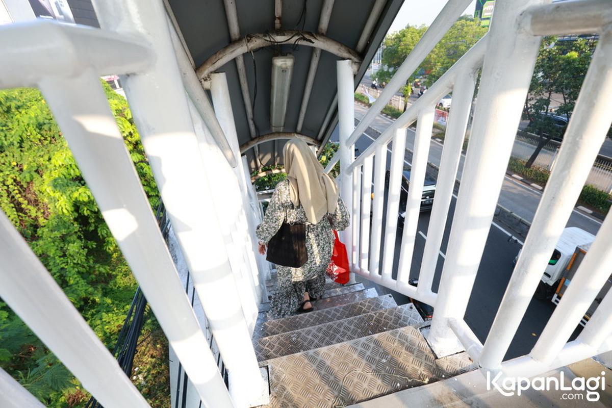 Potret Jembatan Penyebrangan Daan Mogot yang Tangganya Dicuri Kini Sudah Diperbaiki, Sudah Aman Digunakan