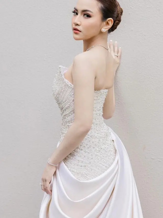 Potret acara First Kiss Wedding Rizky Febian dan Mahalini di Bali. [@axioo/williamliee/stevengun]