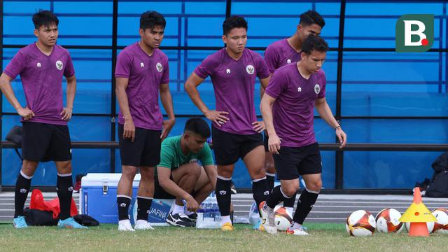 Foto: Dibohongi Vietnam, Timnas Indonesia Masih Latihan di Lapangan yang Buruk Jelang Hadapi Timor Leste di SEA Games 2021