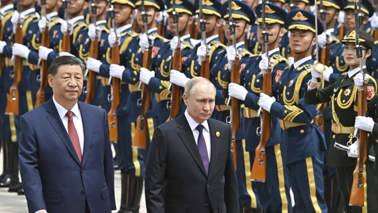 Presiden Rusia Vladimir Putin dan Presiden China Xi Jinping.