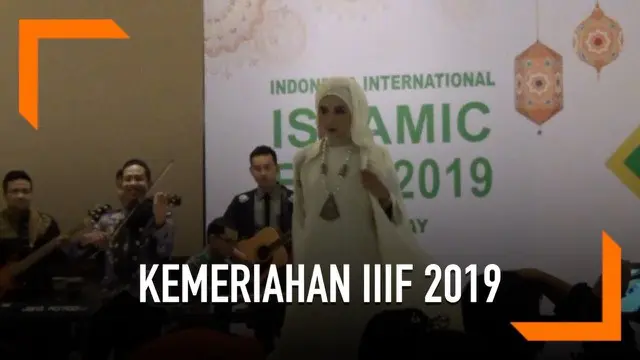 Indonesia Internasional Islamic Fair (IIIF) 2019 yang diselenggarakan di Kartika Expo Centre, Balai Kartini, resmi dibuka. Hadir dalam acara itu Ustaz Yusuf Mansur beserta Anna Mariana sebagai penggagas acara ini yang didampingi suaminya, H. Tjokorda...