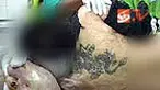 Isak tangis sebuah keluarga pecah saat melihat korban mutilasi tanpa kaki di ruang forensik Rumah Sakit Umum Daerah Kabupaten Karawang, Jawa Barat, Jumat (25/6). Keluarga memastikan korban adalah Victor Rizky Wibowo. 