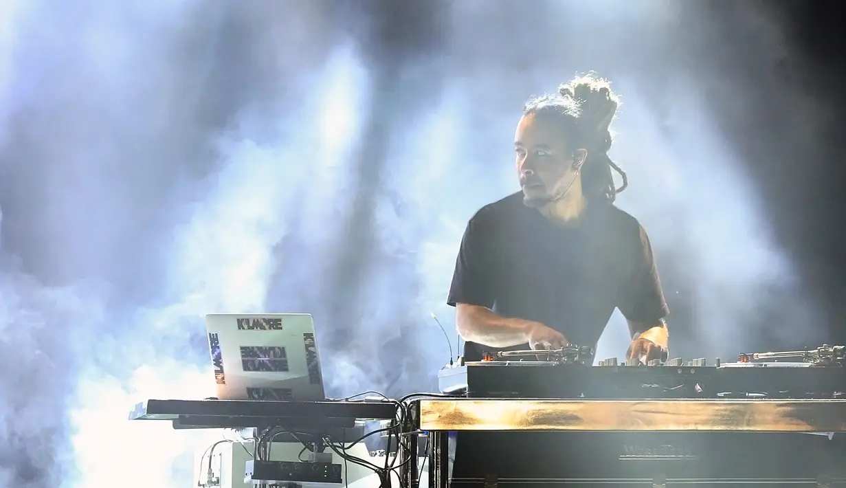 Incubus pun langsung membaaka lagu I Miss You dari album mereka yang bertajuk Make Yourself 1999. (Bambang E. Ros/Bintang.com)